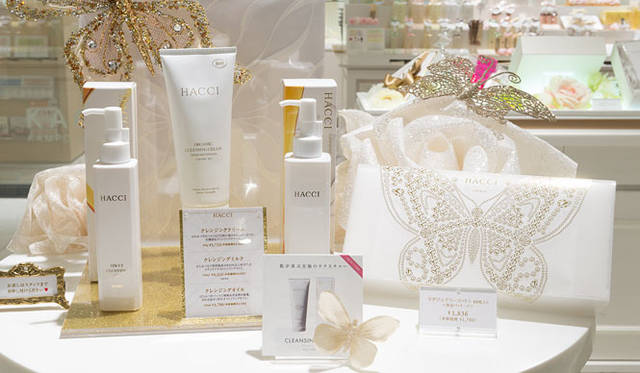 <strong>HACCI｜ハッチ</strong>　HACCI渋谷ヒカリエShinQs店