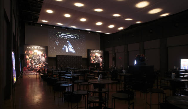 <br />「WHERE FLAVOUR IS KING ようこそ、香りの王国へ。」とのテーマを掲げたキャンペーンビジュアルに彩られた広々とした会場内には約160席が設けられた