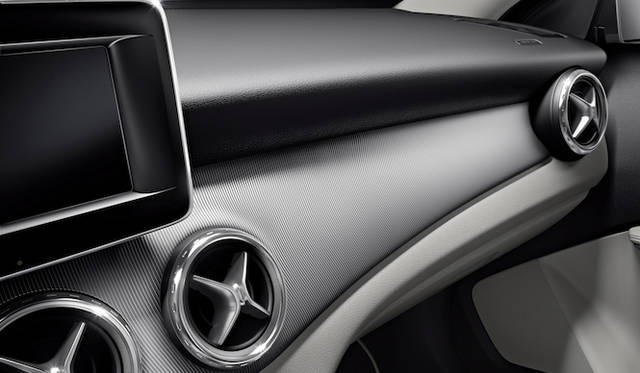 mercedes_benz_gla_class_08 写真は本国仕様(日本仕様は右ハンドルのみ)