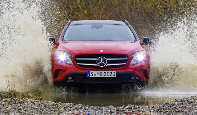 mercedes_benz_gla_250_4matic_04 写真は本国仕様