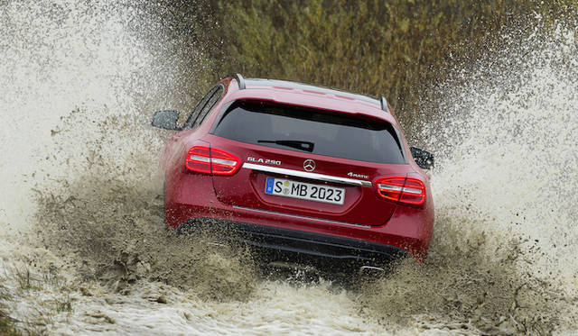 mercedes_benz_gla_250_4matic_05 写真は本国仕様