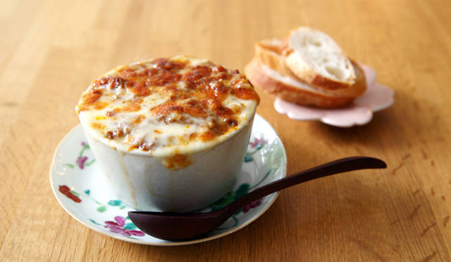 自家製ミートソースとマッシュポテトのグラタン