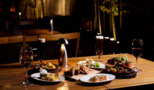 <br /><strong>「サマービアガーデン」</strong><br />日程｜6月1日（日）～8月31日（日）<br />時間｜18:00/18:15/18:30/20:30/20:45<br />価格｜6800円（税抜、サービス料別）<br />会場｜ステーキハウス「オーク ドア」<br />東京都港区六本木 東京都港区六本木 6-10 -3 グランド ハイアット 東京 6階<br />Tel. 03-4333-8784