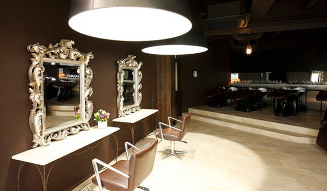 <strong>Of cosmetics｜オブ・コスメティックス</strong>　トータルケアサロン「オブヘア 銀座店」　銀座店にはスパセラピストが常駐