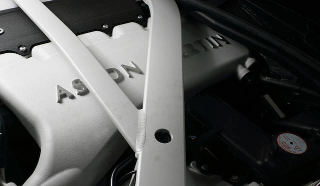 6リッターV12エンジンは最高出力410kW（558ps）/6,750rpm、最大トルク620Nm/5,500rpmを発揮