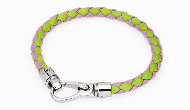 <strong>TOD’S｜トッズ</strong>　トッズ　限定チャリティブレスレット（グリーン×パープル）2万6000円（本体価格）