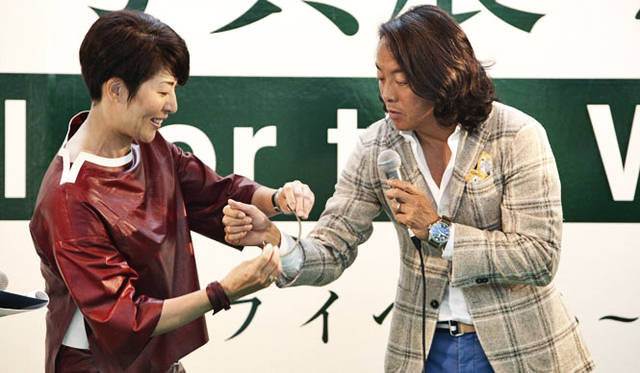 <strong>TOD’S｜トッズ</strong>　トッズ ジャパン代表取締役 宅間頼子さんと北澤 豪氏