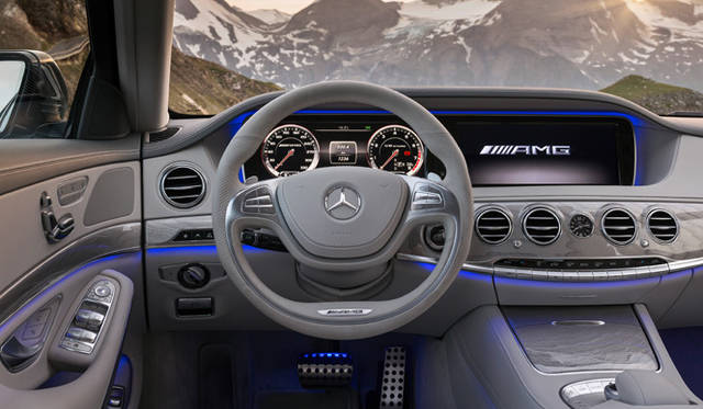18_mercedes_benzs63_amg 12.3インチの大型ワイド液晶画面が2面横並びにそなわるS 63 AMGのコクピット
