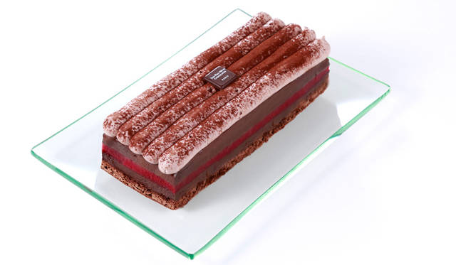 <br /><br />冷凍配送アイスケーキ<br /><strong>「ヴァシュラン ショコラ フランボワーズ」</strong><br />発売期間｜8月31日（日）まで<br />価格｜5000円（送料別）<br />