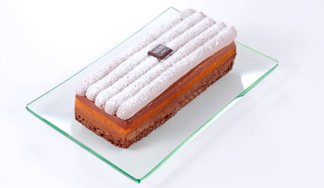 <br /><br />冷凍配送アイスケーキ<br /><strong>「ヴァシュラン ショコラ パッション マング」</strong><br />発売期間｜8月31日（日）まで<br />価格｜5000円（送料別）<br />