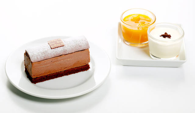 <br /><br />バー ア ショコラ限定メニュー<br /><strong>「ヴァシュラン グラス オ ショコラ ドゥ ＋ パッション アナナス ソース」</strong><br /></strong>発売期間｜8月31日（日）まで<br />価格｜1512円