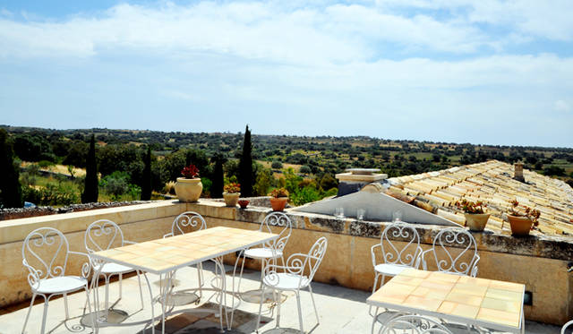 1. イタリア・シチリア島「Tenuta Cammarana」