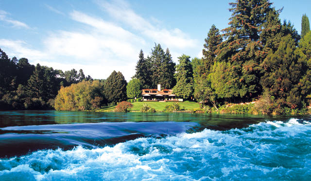 2. ニュージーランド・タウポ「Huka Lodge」