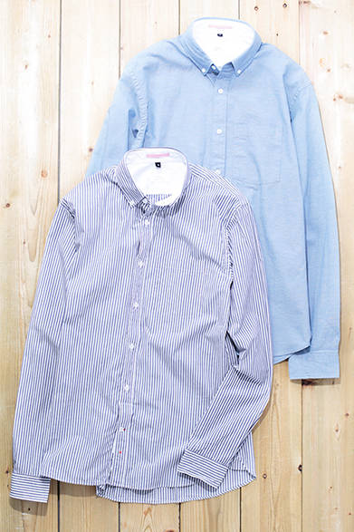 MENS｜小さめの襟が特徴のボタンダウンシャツ。すっきりとした日本人体型にも合うフォルムのベーシックなデザインは、さまざまなスタイリングに対応する。上から、シャンブレー シャツ2万2000円、ストライプ シャツ2万1000円（ともにアポリス）<br />※ともに税抜き価格