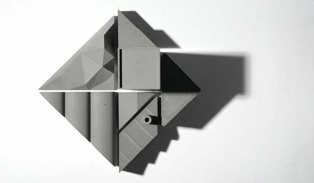 <strong>LIVING MOTIF｜リビング・モティーフ</strong>　22 Design Studio　「Tangram City Sculpture」2万571円（税込）