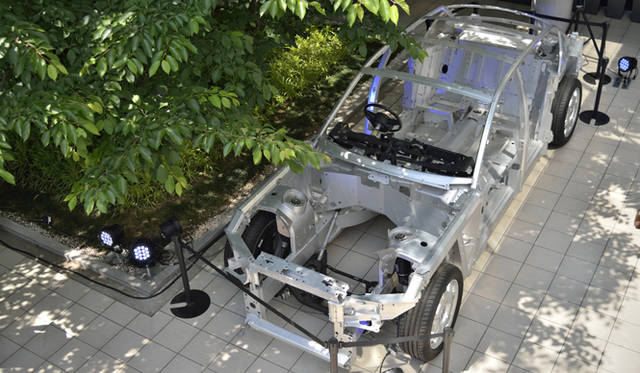 ロールス・ロイスのフラグシップモデル、「ファントム シリーズ II」のベアシャシー