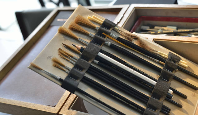 持参した筆のなかには、「とくにペイントの乗りがいい」と語るリスの毛のものなども含まれていた