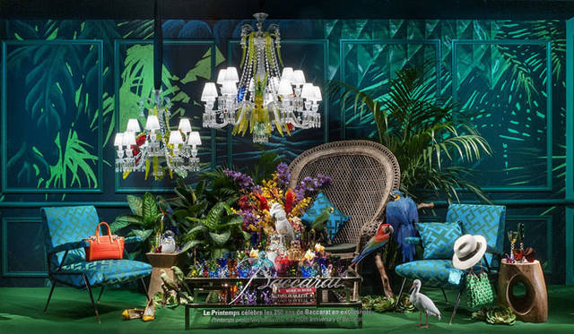 <strong>Baccarat｜バカラ</strong>　パリ・プランタンでのバカラ ウィンドウディスプレイ　「Tropical」