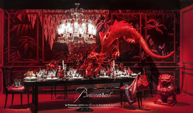 <strong>Baccarat｜バカラ</strong>　パリ・プランタンでのバカラ ウィンドウディスプレイ　「Asia」