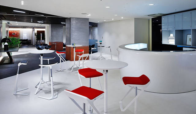 <strong>Cassina ixc.｜カッシーナ・イクスシー</strong>　カッシーナ・イクスシー青山本店3階 リニューアルオープン Photo by Nacása&Partners