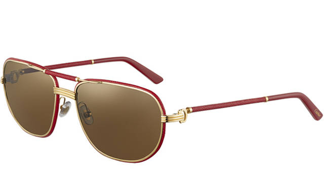 「2013 リミテッド エディション　ドゥ　カルティエ」レッドレザー×シャンパン ゴールド フィニッシュ×ブラウン ポラライズドレンズ 23万9760円<br />©Cartier