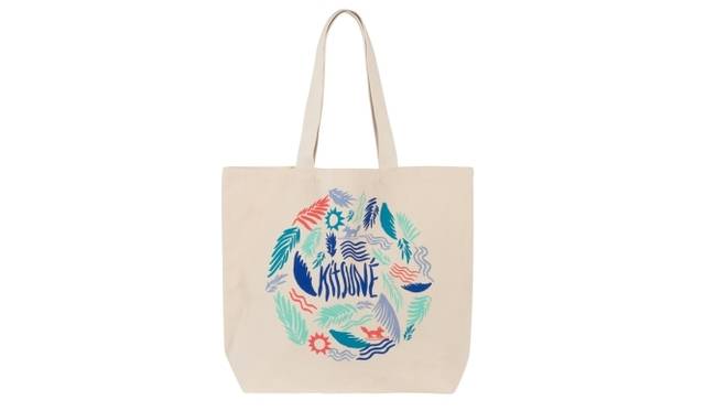 <strong>MAISON KITSUNÉ｜テーマは“サーフ”、夏に向けたカプセルコレクションを発表</strong>　トートバッグ　5500円（税抜）