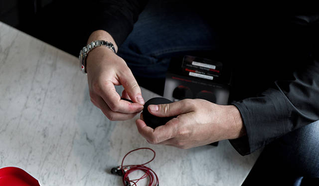 付属のキャリングポーチを使えばコンパクトに収納可能 