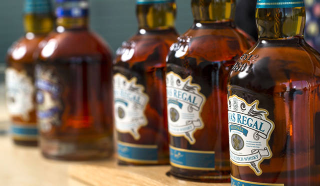 「物心ついたころからウイスキーはずっとわたしの身近にありました。あれから何十年経ったいまも、わたしの心を惹きつけて止まないのは、一括りにスコッチ・ウイスキーといっても、そのどれもがまったく違う個性を持っているということです」