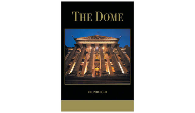 「エディンバラに一軒「ドーム」というお気に入りのバーがあります。古い銀行を建て替えて作られたクラシックな外観なんですが、なかはものすごくモダンな装い」
