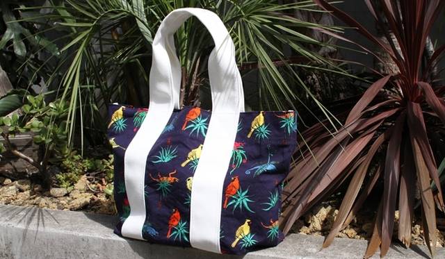 <strong>PAPER CHEST“旅”をより豊かに彩るコラボレーションイベント開催</strong>　中トートバッグ　9500円（税抜）