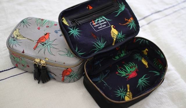 <strong>PAPER CHEST“旅”をより豊かに彩るコラボレーションイベント開催</strong>　メイクポーチ　6500円（税抜）