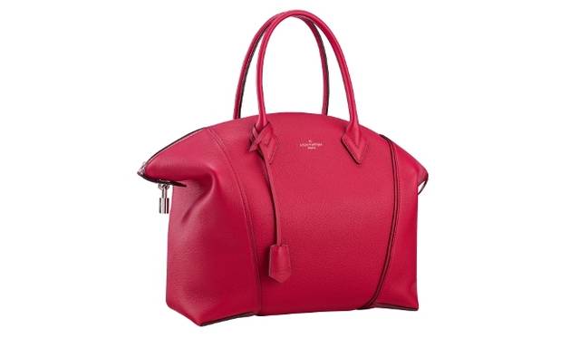 <br />バッグ「ロックイットMM」“フランボワーズ”[W49×H29×D18.5 cm] 47万7360円　© Louis Vuitton