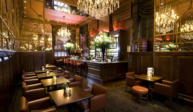 「スコットランドはもともと、バーよりもパブを好む人が多かったんです。ビールを飲むためのね。だけど最近はカクテルが主流のカクテルバーも増えてきています。パブからカクテルバーへ、少しずつ人が移行してきているんです」