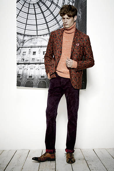 <strong>ETRO（エトロ）</strong>　ジャケット24万8400円、パンツ8万2080円、ニット24万8400円、ポケットチーフ1万6200円、シューズ参考商品（エトロ／阪急メンズ東京3階）