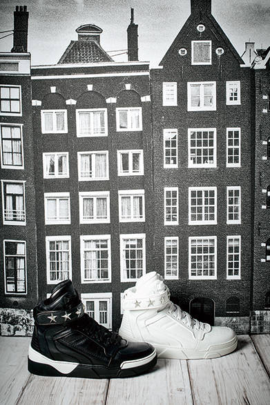 <strong>GIVENCHY（ジバンシィ）</strong>　スニーカー各11万8800円（ジバンシィ／阪急メンズ東京2階）※6月下旬入荷予定