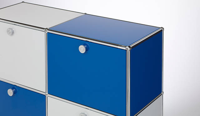 サイドもフロント同様の市松模様のカラーリング