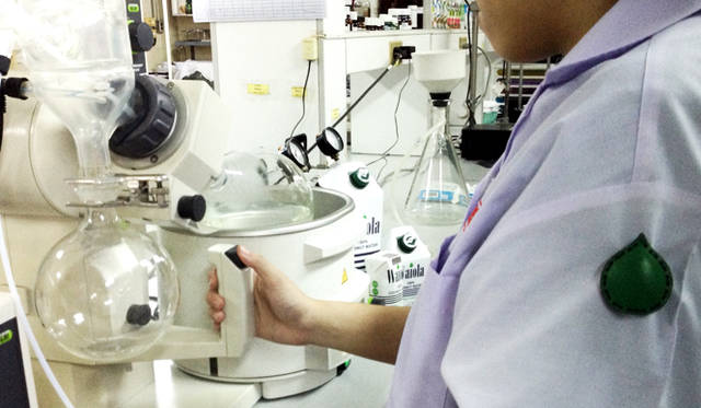 生産は世界でも有数のココナッツ生産地として知られるタイでおこなわれている