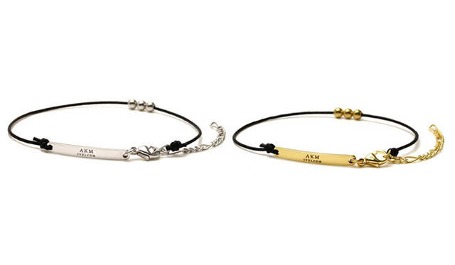 ロゴプレート コードブレスレット アジャスタータイプ各5800円（税抜）