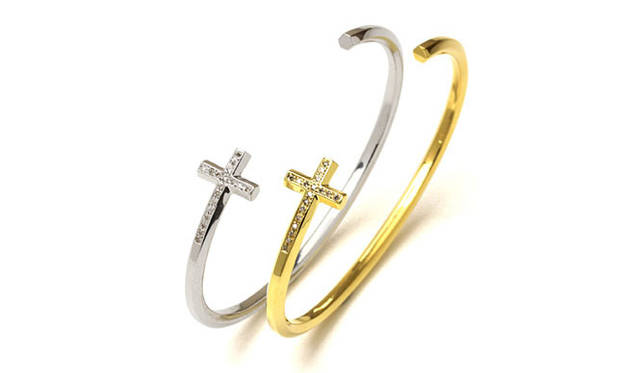 ヘキサゴンクロス バングル（シャンパンダイアモンド）シルバー5万4000円、ゴールド5万5000円　※ともに税抜価格