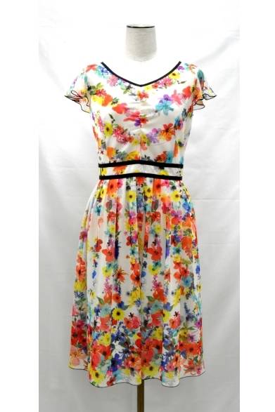 <strong>TOCCA｜トッカ ストア青山本店でイラストレーター 佐々木香菜子氏の個展「WONDER LAND」開催</strong><br />コラボレーションアイテムのドレス　3万8000円（税抜）