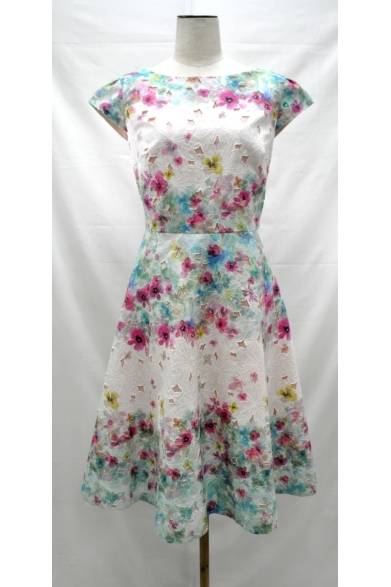 <strong>TOCCA｜トッカ ストア青山本店でイラストレーター 佐々木香菜子氏の個展「WONDER LAND」開催</strong><br />コラボレーションアイテムのドレス　5万6000円（税抜）