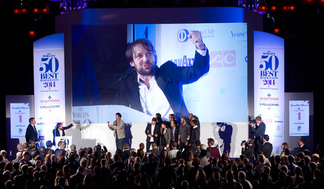 1位「ノーマ」受賞の喜びをスピーチするノーマのレゼピ氏。「私たちを信じてくれてありがとう」と語った。