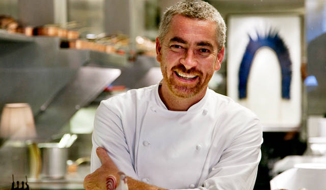 シェフ達が選ぶシェフズチョイスにも選ばれた「ドム（D.O.M）」（7位）のシェフ、アレックス・アテラ氏。ブラジルは料理の新大陸として注目されている