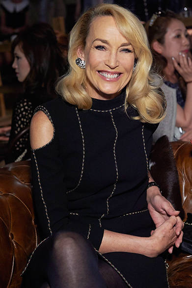 <strong>CHANEL｜虎ノ門ヒルズにてファッションショー開催</strong>　 ジェリー・ホール ©CHANEL