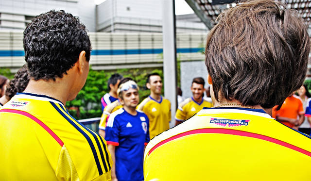 「あいにくの天気ですが、今日はみんなで楽しみましょう」。そう呼びかけると、みんなが大きな掛け声と拍手で応える。清々しいスポーツマンシップを感じる瞬間だった