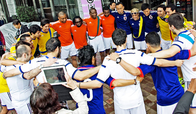 円陣を組んだあとは、いよいよ決戦の場へ