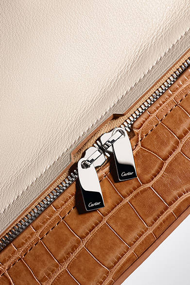 <strong>Cartier｜ふたつの新作バッグコレクション誕生</strong>　ジャンヌ トゥーサン Laziz Hamani © Cartier