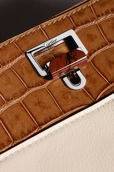 <strong>Cartier｜ふたつの新作バッグコレクション誕生</strong>　ジャンヌ トゥーサン Laziz Hamani © Cartier