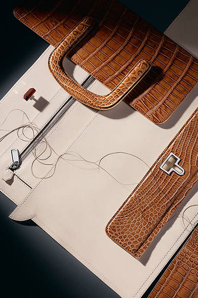 <strong>Cartier｜ふたつの新作バッグコレクション誕生</strong>　ジャンヌ トゥーサン Laziz Hamani © Cartier