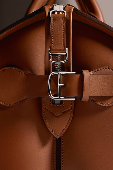 <strong>Cartier｜ふたつの新作バッグコレクション誕生</strong>　ルイ カルティエ Laziz Hamani © Cartier